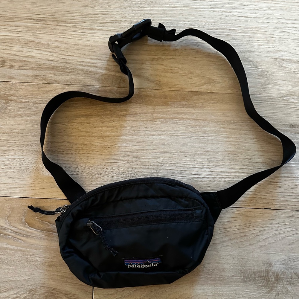 Patagonia cross body bag. Small. Black